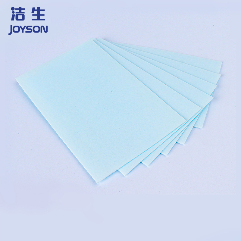 Clean dishwashing slices in the kitchen, low-foaming, easy to rinse, easy to carry and remove oil stains. It can be used for picnics and camping